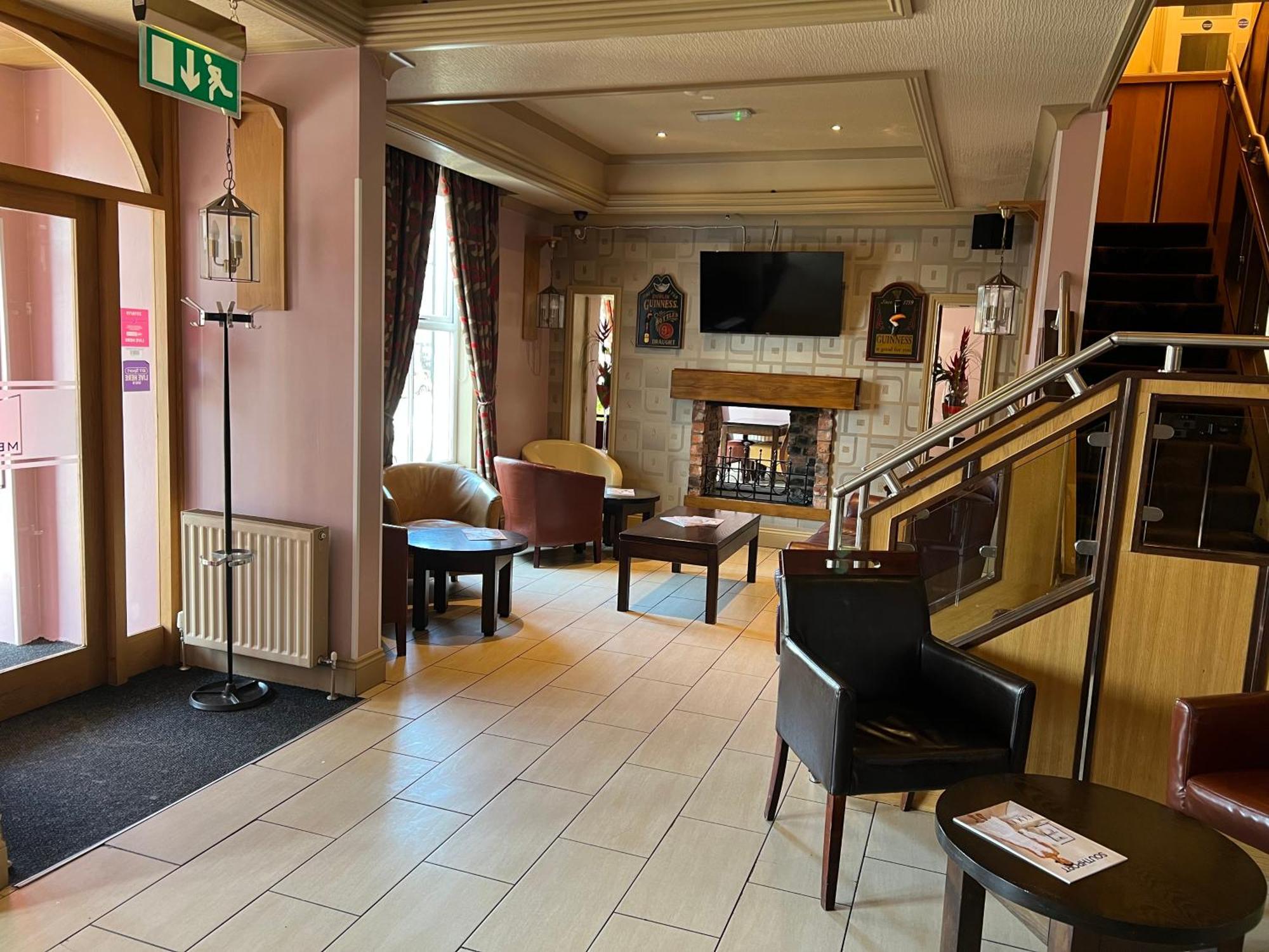 Southport Metro Hotel Esterno foto