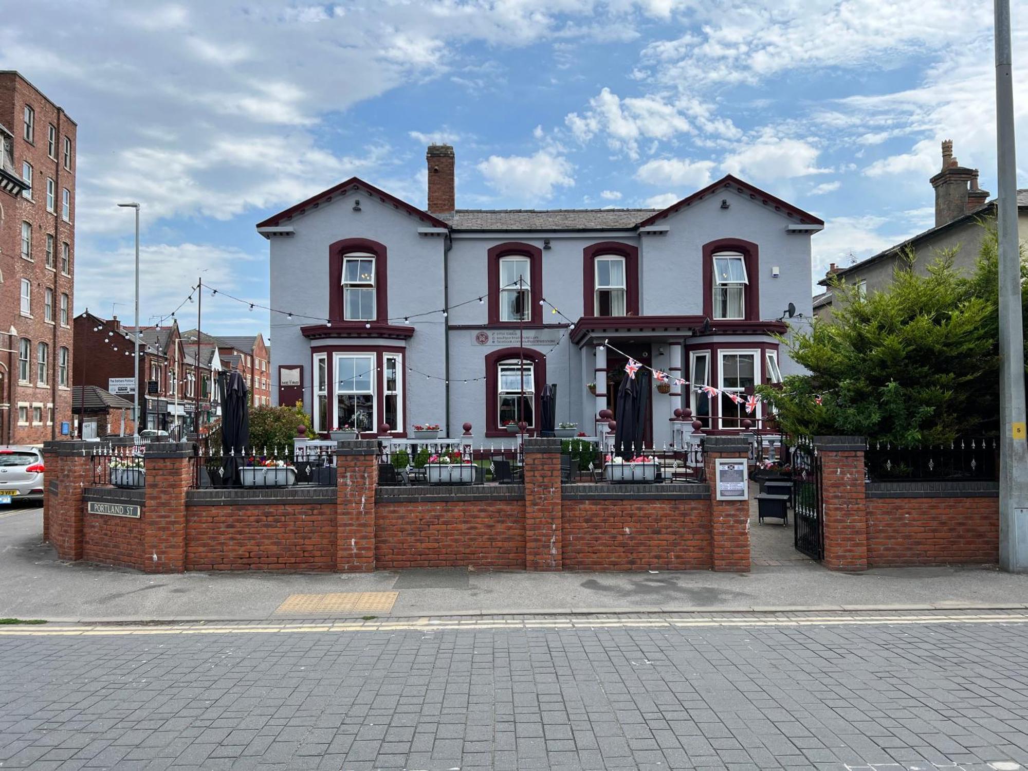 Southport Metro Hotel Esterno foto