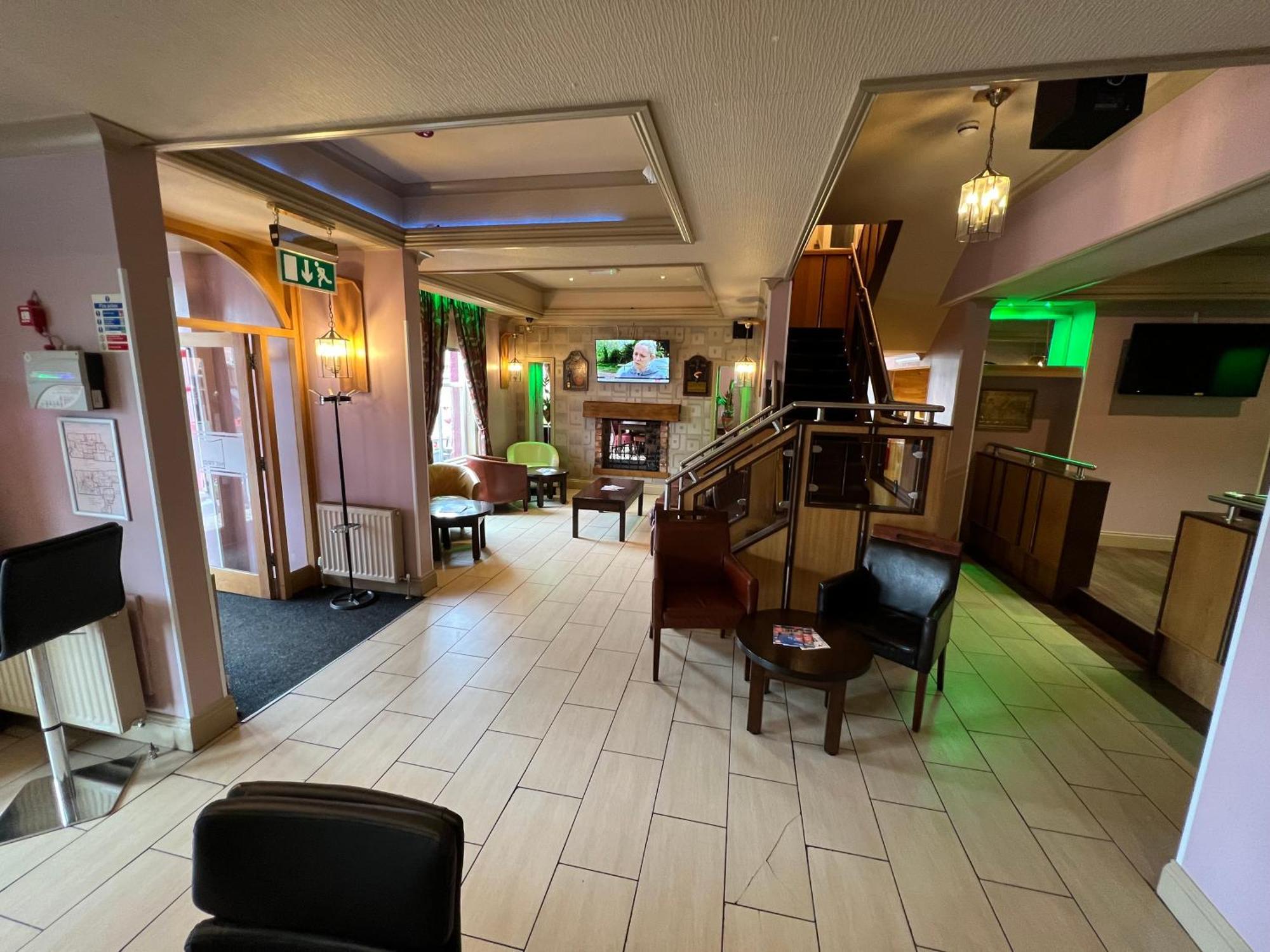 Southport Metro Hotel Esterno foto